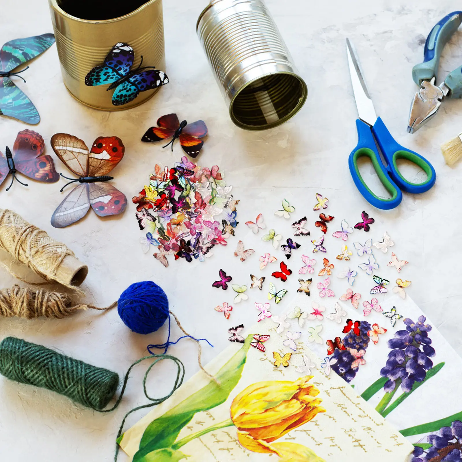 

50 шт. миниатюрных бабочек из смолы для декора, поделок, открыток ручной работы, украшения тортов, рукоделия, маленькие бабочки-шармы