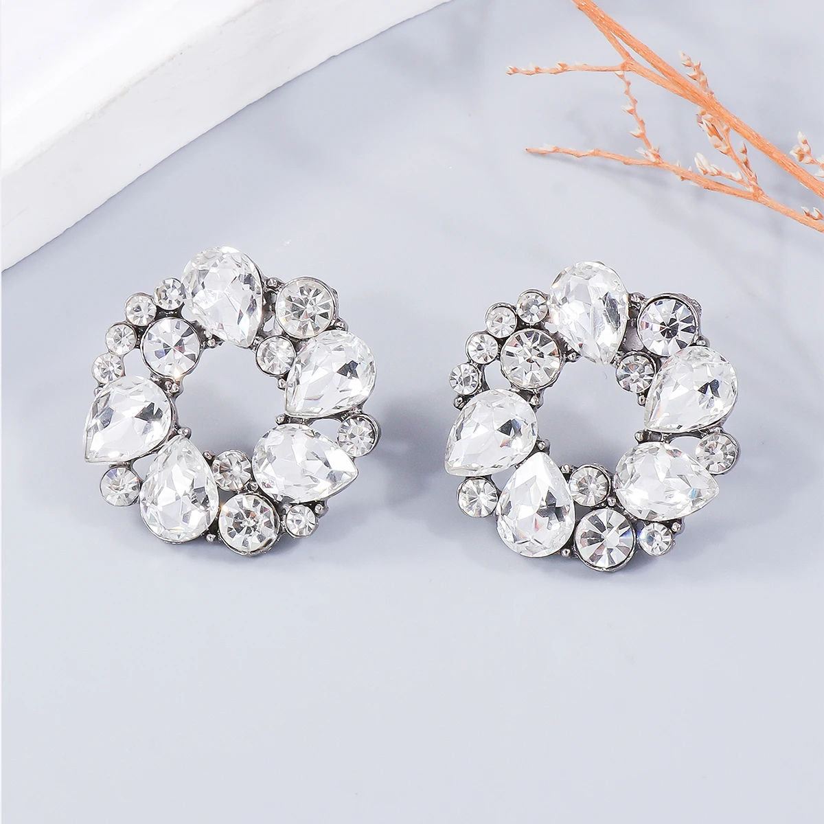 

2024 Trend New Shiny Crystal Round Stud Earrings for Women Statement Jewelry Holiday Party Accessories Ladies Luxury Brincos