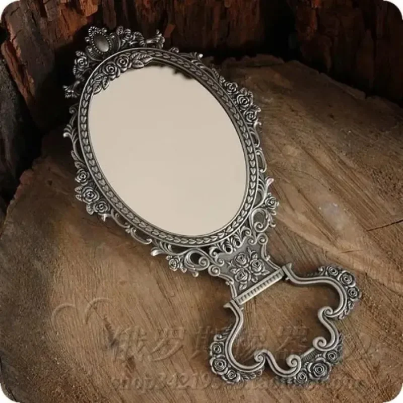 

Vintage Makeup Mirror, Double Sided HD Mirror, Relief Pattern, Zinc Alloy Corrosion Resistant, Durable, Colorfast, Easy to Clean