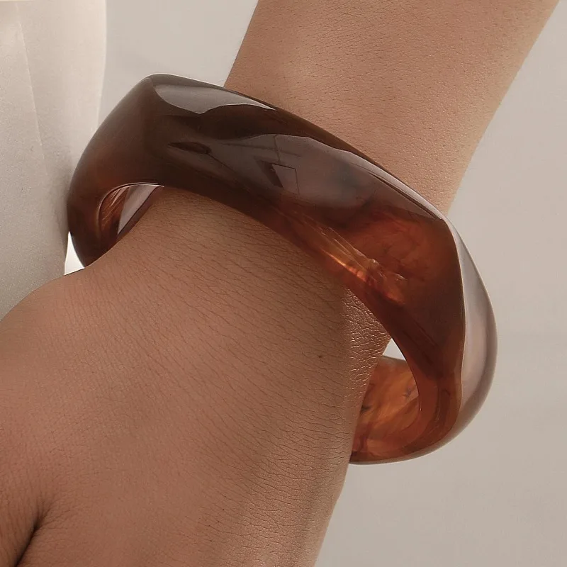 

Translucent retro caramel colored bracelet, personalized irregular resin polygon bracelet