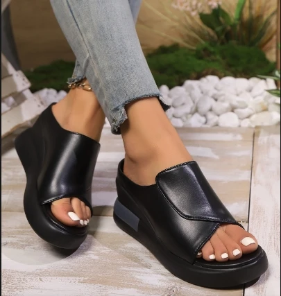 

Новые женские сандалии, женские тапочки, черные шлепанцы на танкетке с открытым носком, женские ортопедические пляжные шлепанцы на толстой подошве на высоком каблуке, большой размер 43