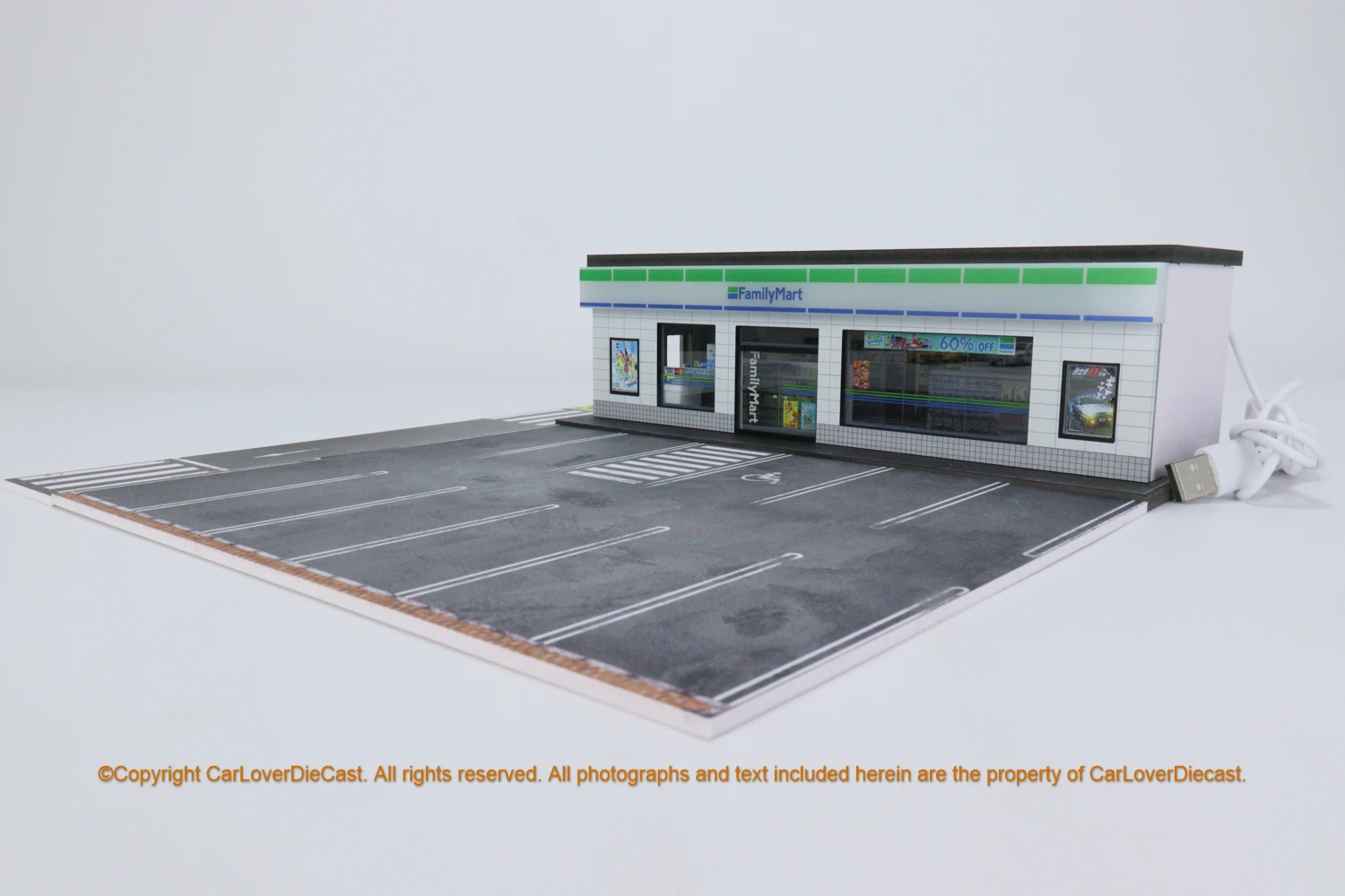 G-FANS Model 1:64 Led Light Diorama FamilyMart 711 Convenience Store Building w/Parking