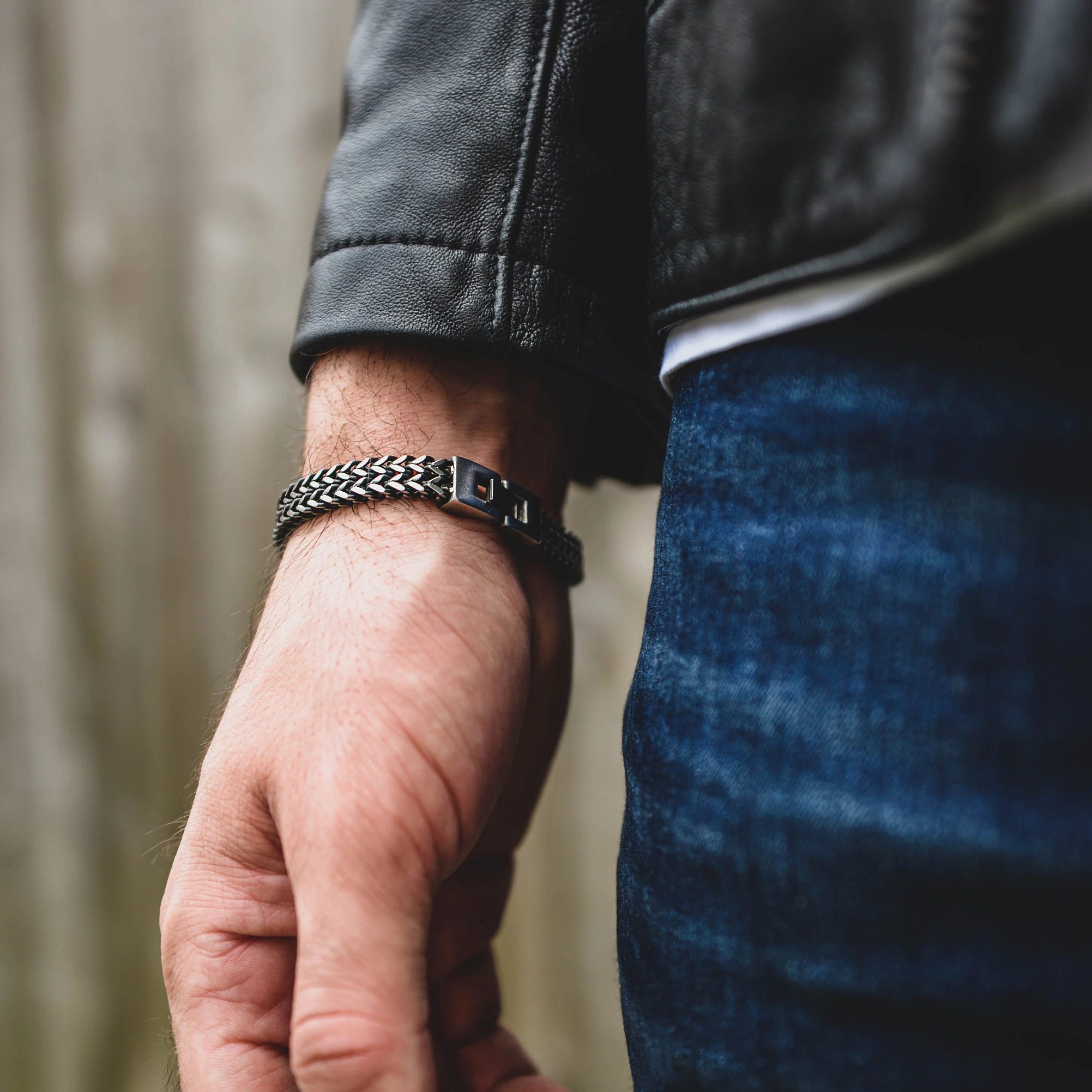 سوار شخصي من الفولاذ المقاوم للصدأ للرجال، سوار رسالة منقوش، 3 مناطق مخصصة، هدية له، الأب/الزوج/الصديق، قطعة واحدة