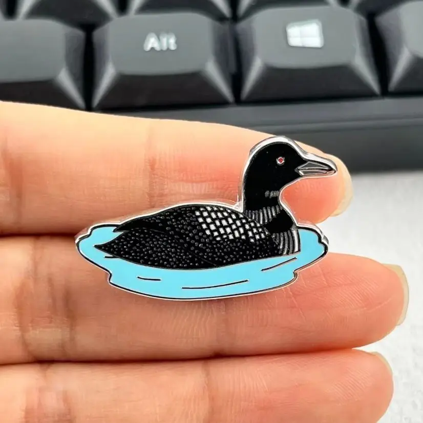 Common Loon Metal Brooch Cute Water Bird Enamel Pin Canadian Great Northern Diver Badge Clothes Backpack Lapel Pins Nature Gift