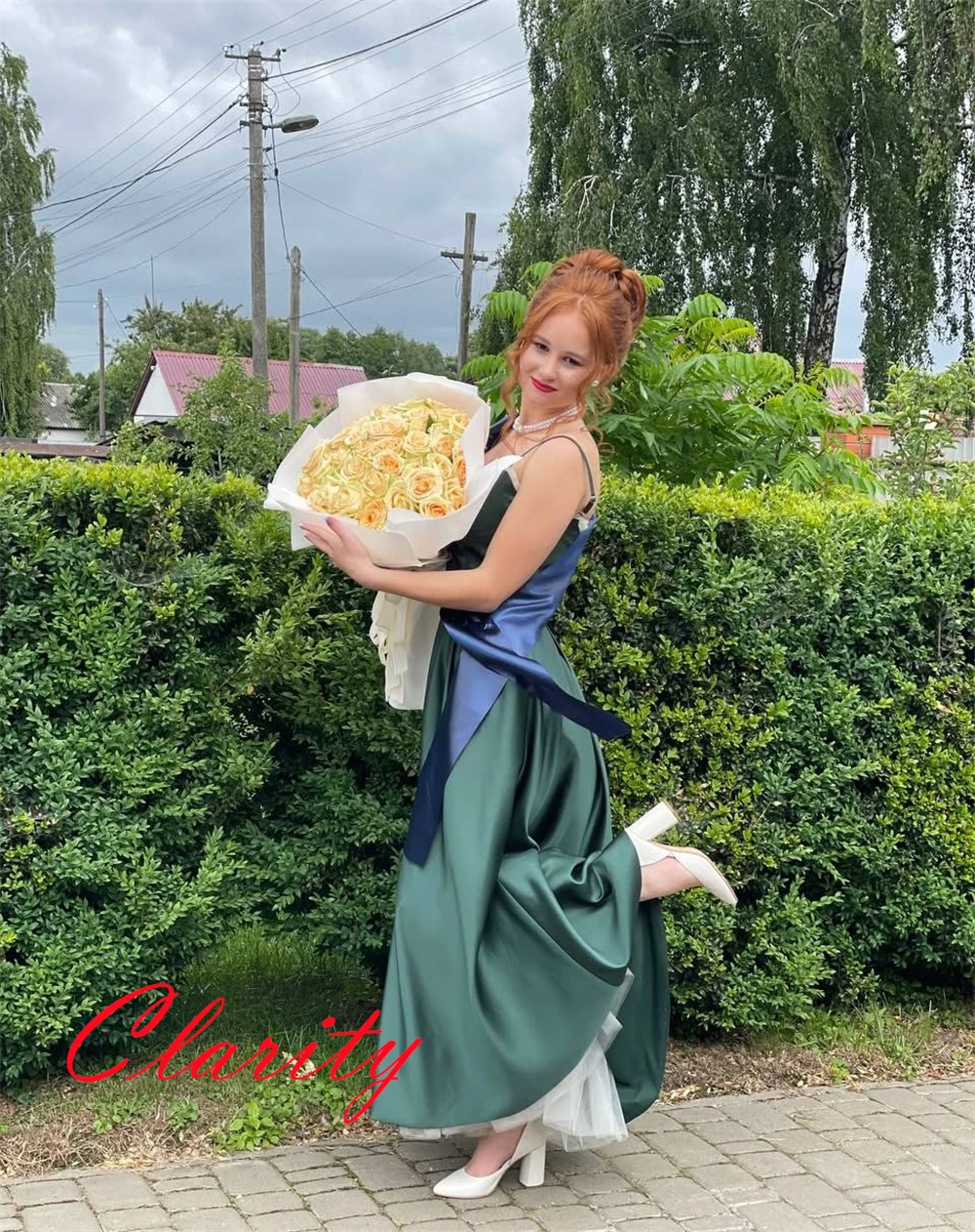 ที่กําหนดเองที่ละเอียดอ่อนสีเขียวเข้มซาตินชุดราตรีประณีต Strapless สปาเก็ตตี้พรหมชุด Court Train Homecoming Dress