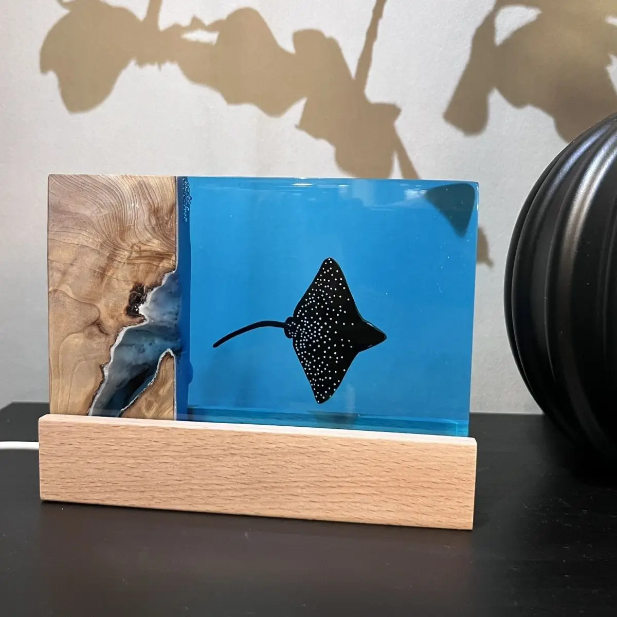 

Ocean Art Magic Fish Solid Wood Resin Lamp Decoration Creative Home Decoration Crafts Decoration Festival Gifts