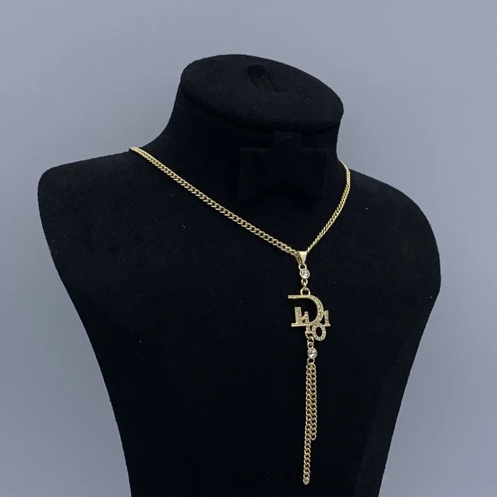 

2025 новое роскошное винтажное ожерелье с буквами, модный универсальный подарок на годовщину любовника