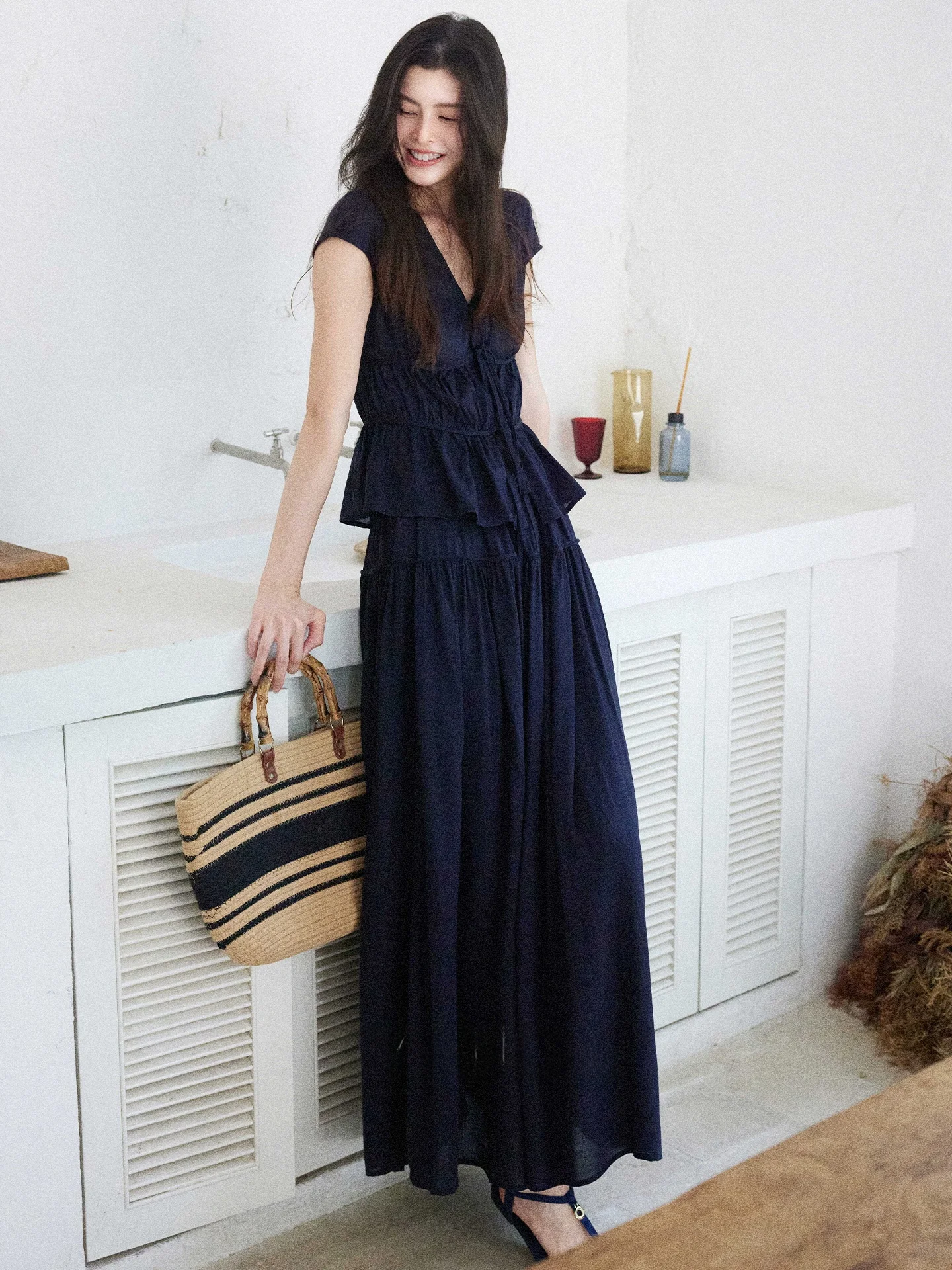 

Комплект из топа с поясом и плиссированной юбки с завышенной талией от Er Yang Design: летний модный женский костюм-двойка