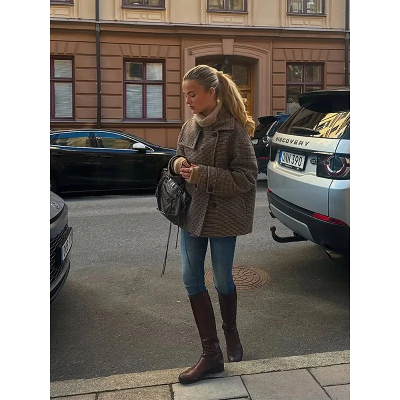 Elegant Lapel Checkered Coat Women Casual Buttons Double Breasted Long Sleeve Coats Female 2025 Autumn British Lady Jacket