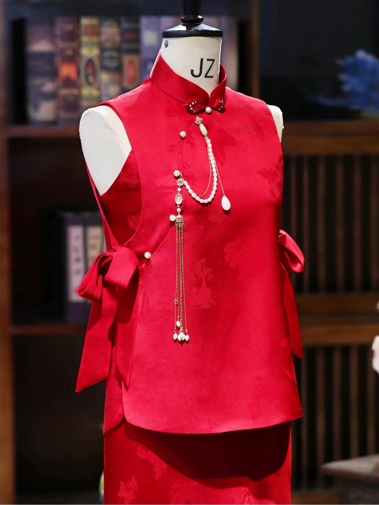 

Красный новый китайский свадебный комплект: халат для невесты, для церемонии помолвки, для церемонии питья, утренний халат для невесты, для возвращения домой, улучшенный чонгсам.