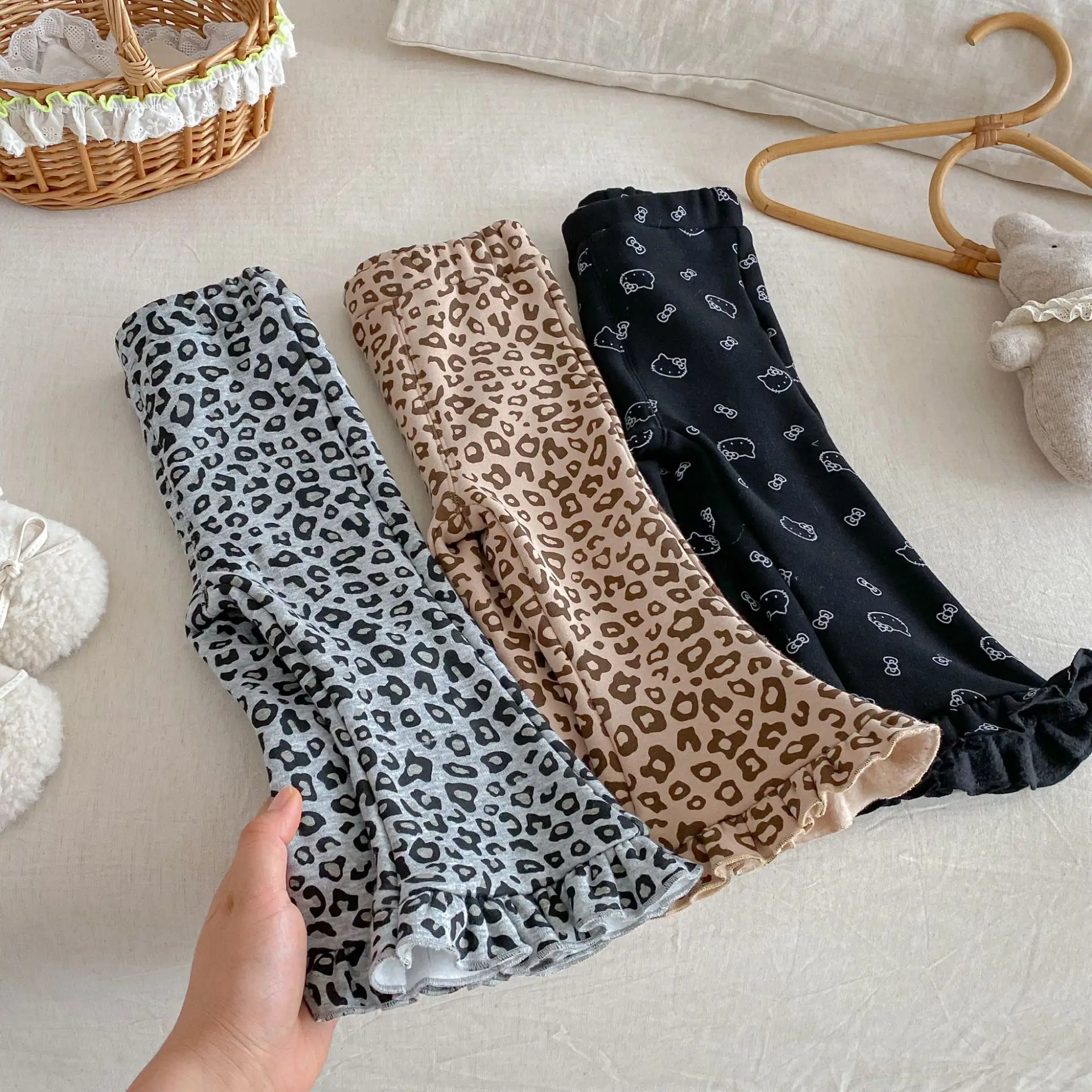 Girls' Thick Flared Pants 2025 New Winter Baby Fashion Leopard Print Cat Casual Pants Children's Winter Pants