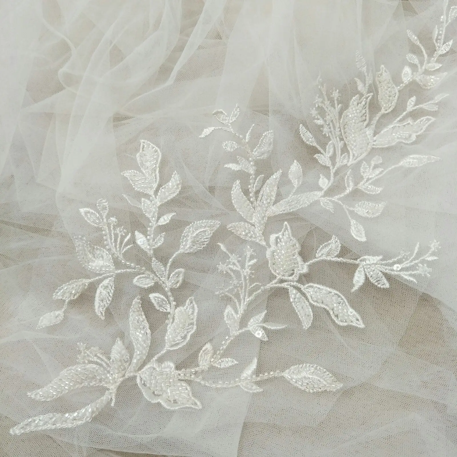 �y�Z�[�����z�A�C�{���[�z���C�g�̉ԕ��̗t�̐��n,�E�F�f�B���O�h���X,�r�[�Y�ƃX�p���R�[���̃w�A���[�X���n,2025