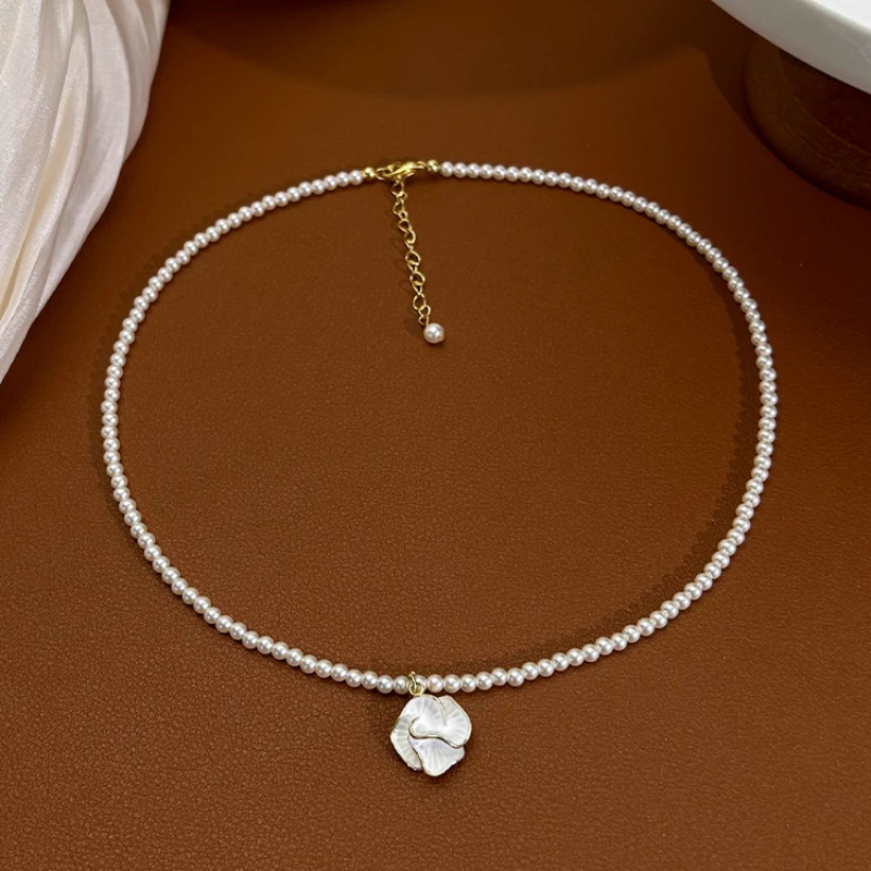 

*Flower pendant, pearl necklace, female niche design, temperament, millet bead collarbone chain