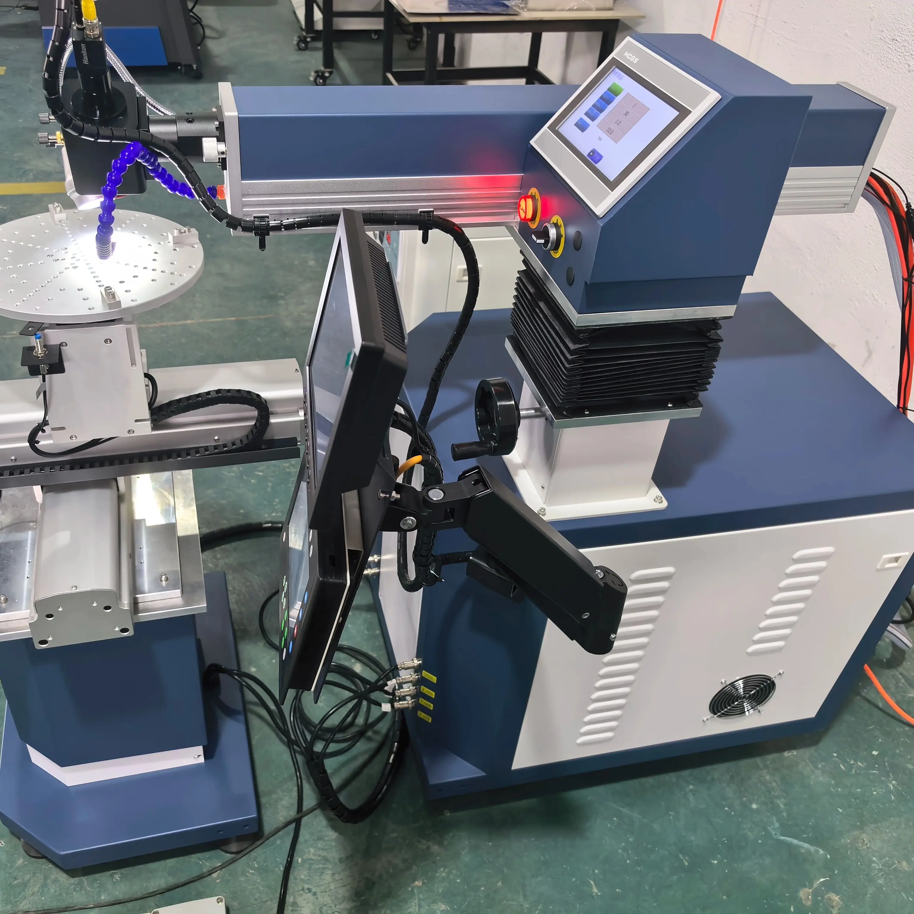 400W YAG Fiber Laser Welder Handheld Durable with Water Cooling System Minimal Deformation Lifting Workbench for Precision Weldi