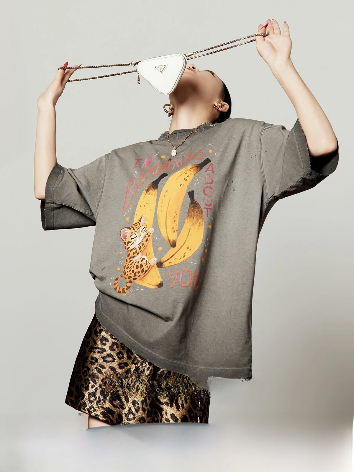 

Ретро-футболка с серым банановым принтом, женская, свободного кроя, в стиле lazy style, с коротким рукавом, винтажная, мягкая, комфортная, дышащая, летняя новинка.