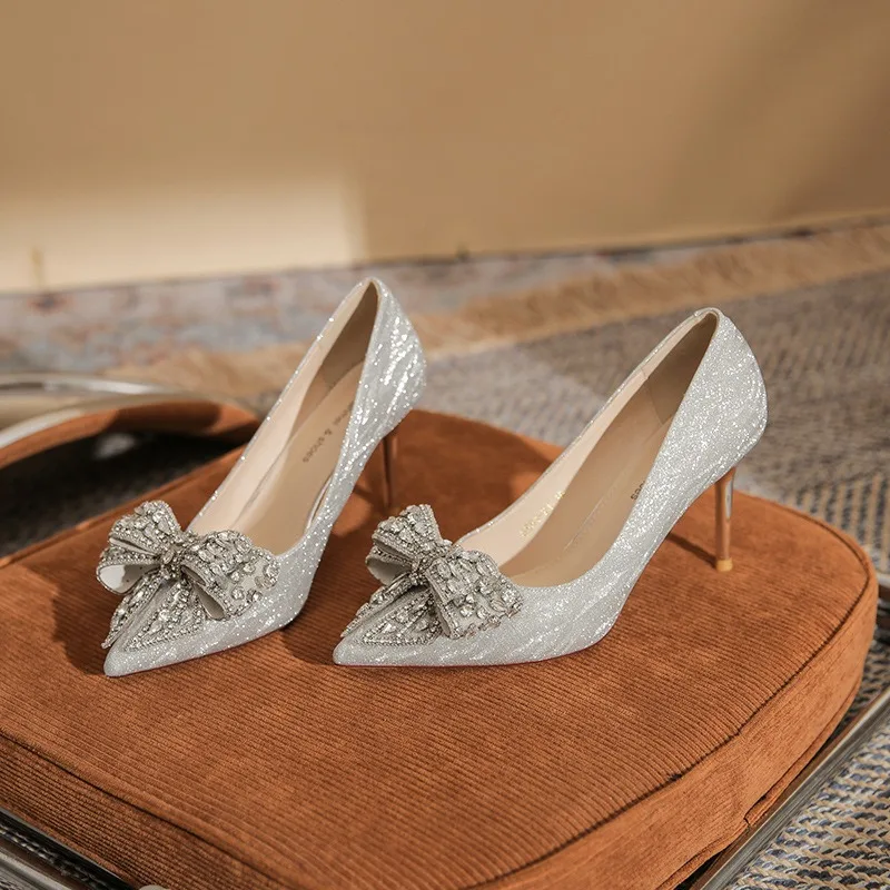 

Женские туфли-лодочки и туфли на каблуке 6-8 см: роскошные свадебные туфли с пайетками, стразами и бантом, модные женские туфли с острым носком на тонком каблуке