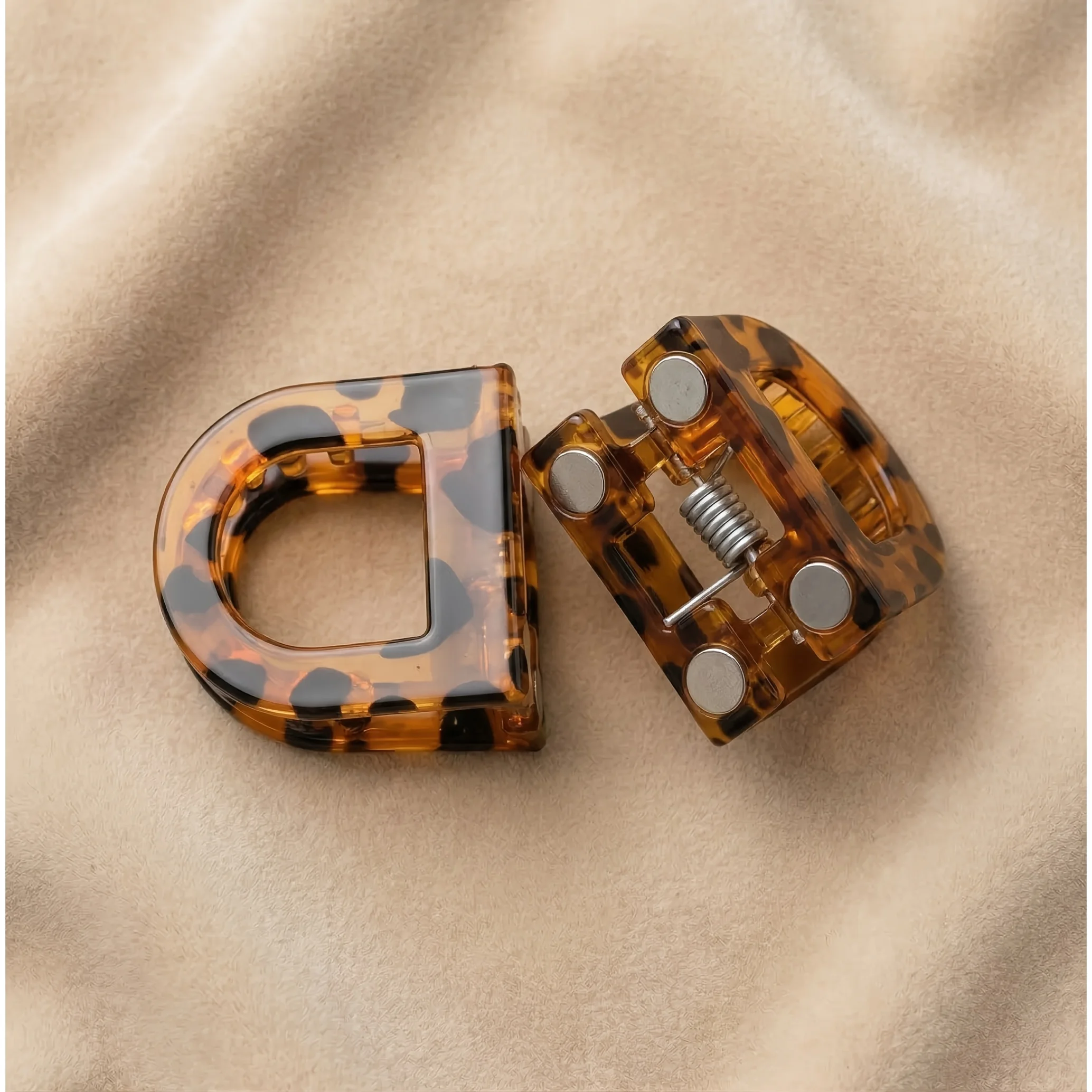 

4pcs Leopard Print D-Ring Hair Claw Clips, Premium Acetate Hair Clips, High Ponytail Holder,Hair Claw, -Head Half-Up Shark Clip