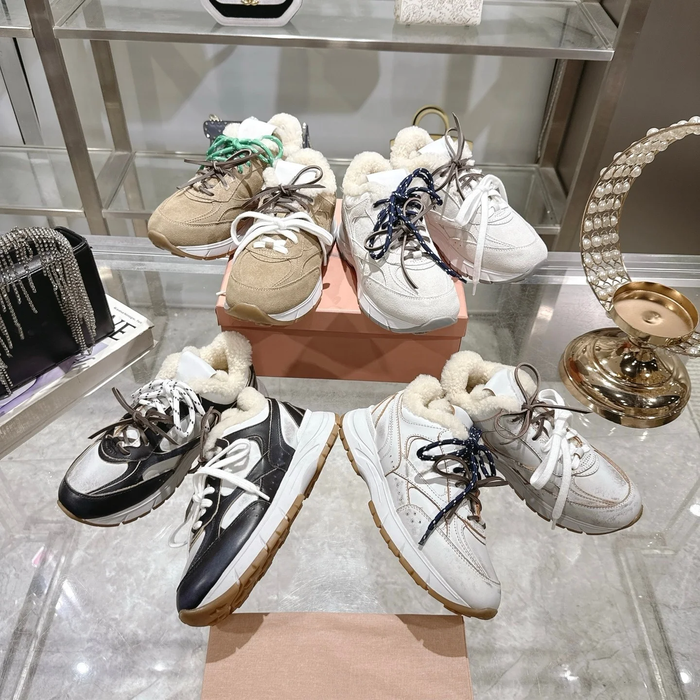 

2025 Winter Distressed Retro Thick-Soled Wool Warm Fashionable Versatile Casual Sneakers for Women