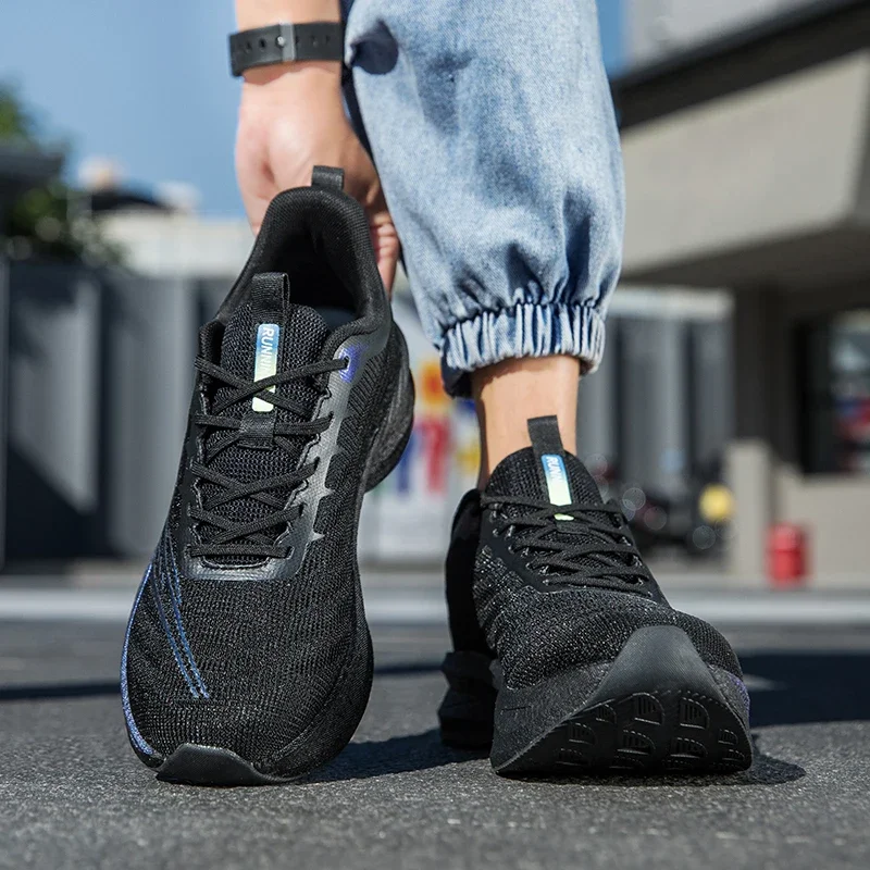 أحذية التخميد سباق للجنسين جديد تنفس المضادة للانزلاق أحذية رياضية فاخرة المدرب سباق أحذية رياضية تنفس موضة احذية الجري