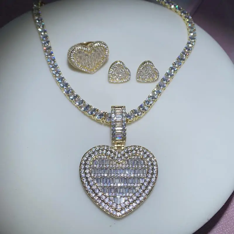 W magazynie Iced Out Bling damska biżuteria 5A biała cyrkonia sześcienna wisiorek w kształcie serca naszyjnik z łańcuszkiem w kształcie pudełka tenisowego — zdjęcie 5