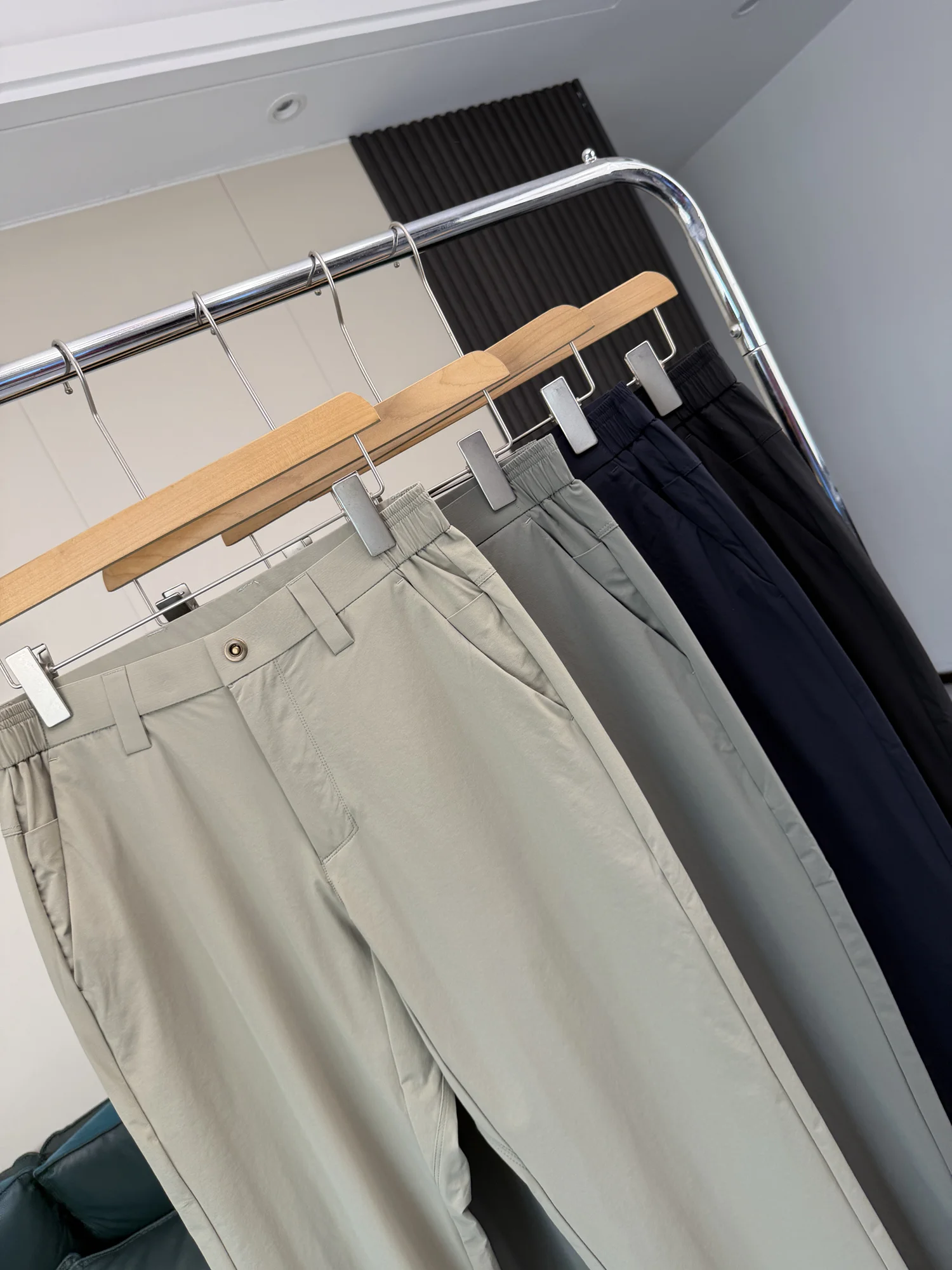Business Casual Men's Ice Silk Pants Quick Dry Anti-Wrinkle No Ironing Required Breathable Comfortable Commute Fashionable