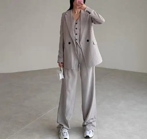 

Women's Three Piece Set 2025 Autumn and Winter New Solid Color Button Up Sleeveless Top Straight Leg Pants Long Sleeved Jacket