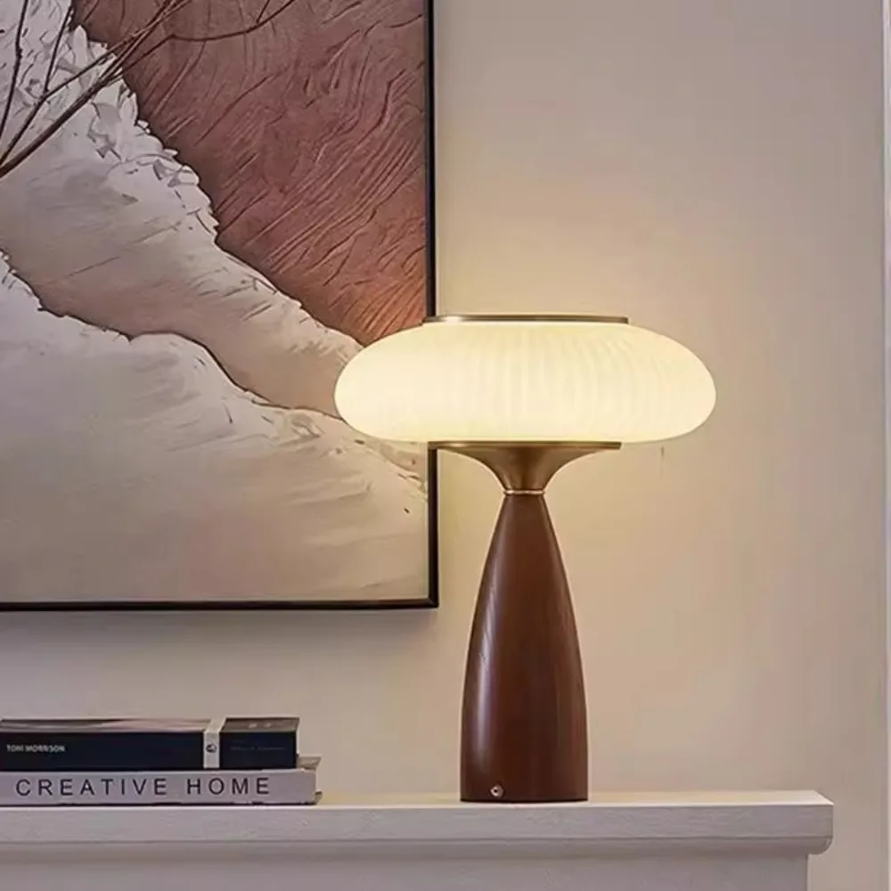 Vintage Desk Lamp with High Aesthetic Value, Rechargeable Desk Lamp, Bedside Lamp, High-end Atmosphere Desk Lamp