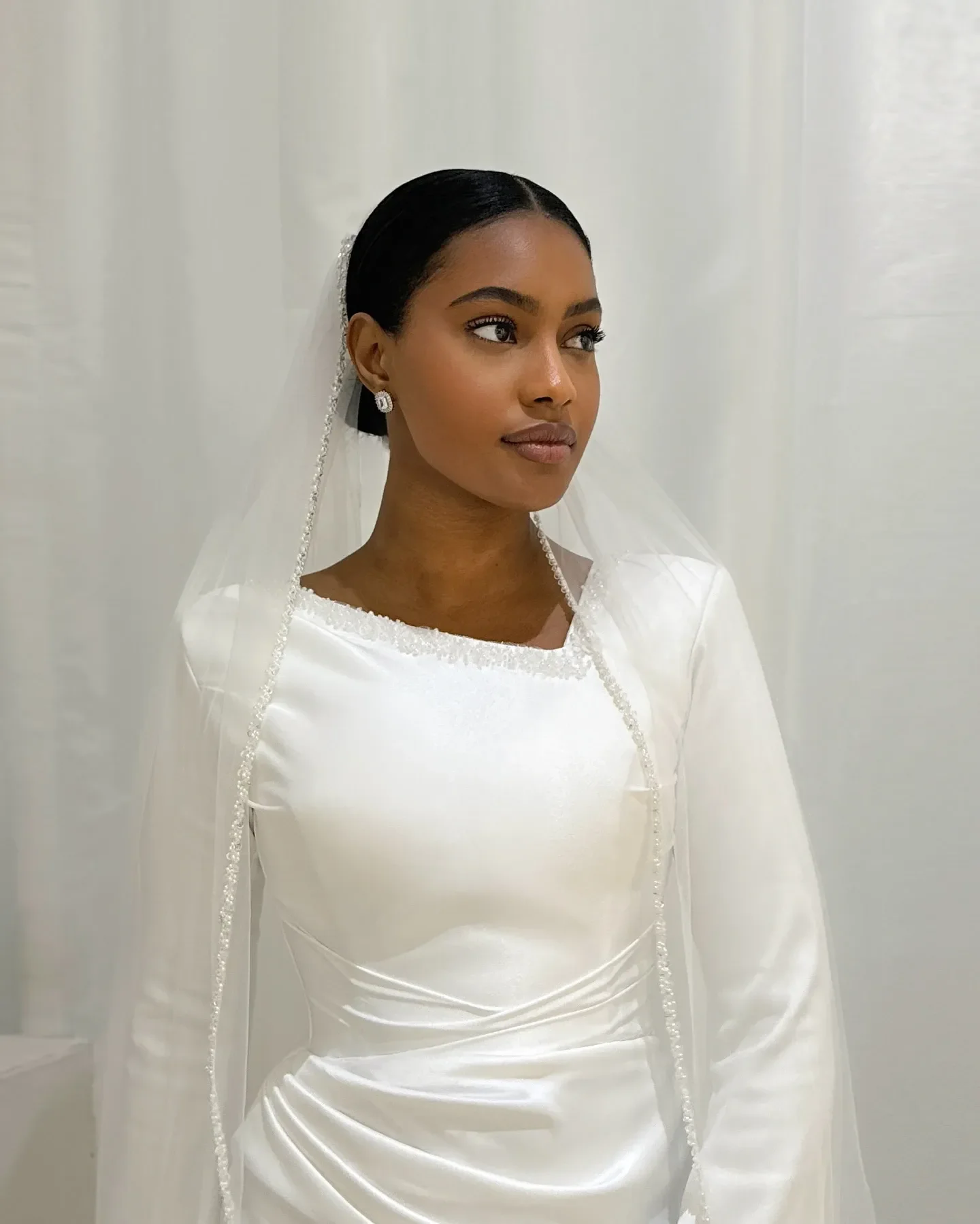 Customized Square Neck Shinny Beads Satin Pleats Wedding Dress Vestidos De Novia Long Sleeves  Bridal Dress with Removable Skirt