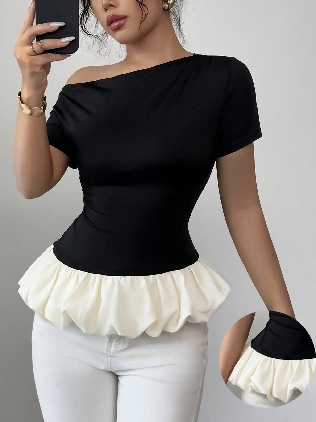 

Nice Elegant Black Off-shoulder Collar Short Sleeve Spliced ​​beige Pressed Pleated Flower Bud Hem Spring And Summer Women's T-s