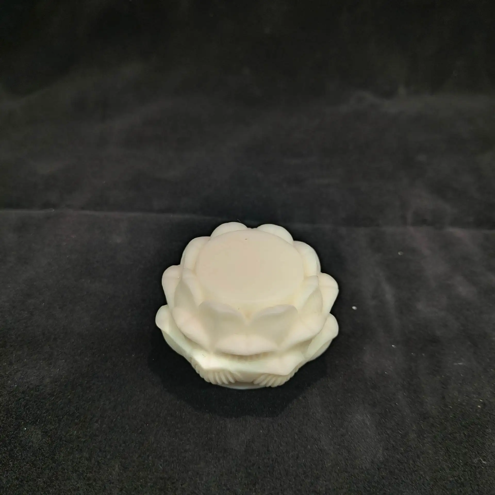New Arrival Ivory Nut Bodhi Fruit Figurine With Lotus Base Office Tea Pet Home Car Decor Craft Ornament