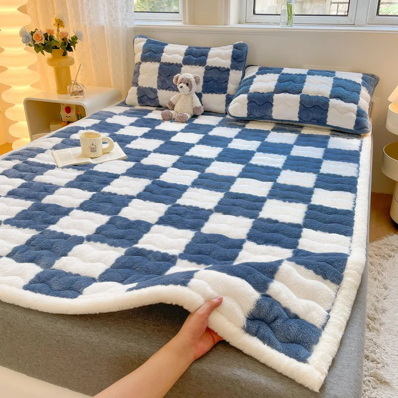 Winter Plaid Velvet Mattress Topper Warm Coral Fleece Bed Blanket Thin Tatami Pads Queen King Bedsheet Mattress Protector Cover