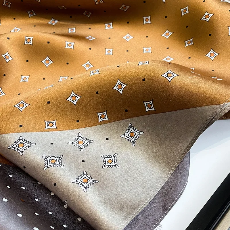 2025 العلامة التجارية الفاخرة وشاح حريري ساحة النساء شالات و يلتف مكتب صغير الشعر الرقبة الحجاب منديل Foulard السيدات الأوشحة 70*70 سنتيمتر