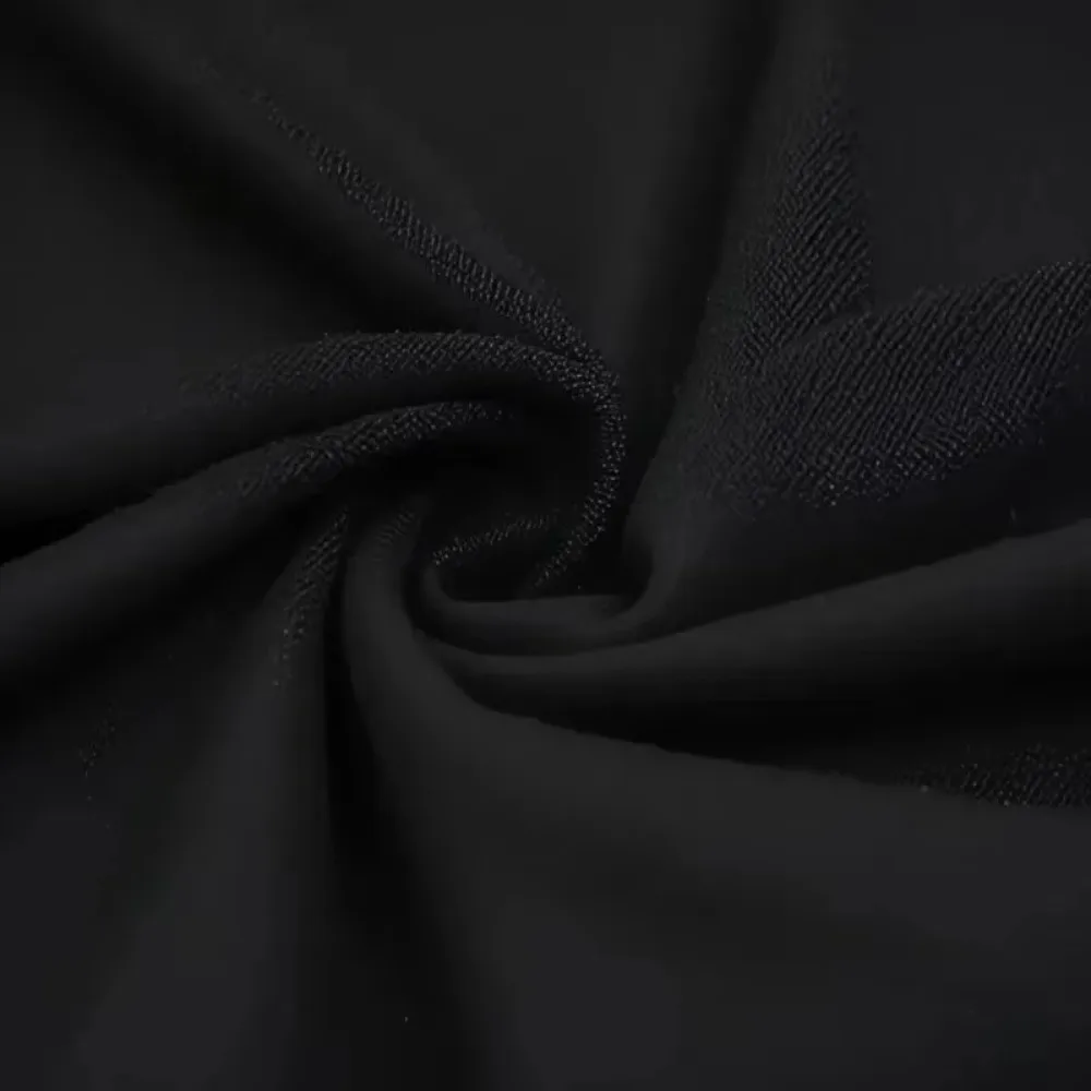 ディズニー リトル・マーメイド アリエル Tシャツ ゆったりとしたカジュアルなデザインで、象徴的なアリエル・フロードとセバスチャンのパターンが特徴です。通気性のある柔らかいコットンです。