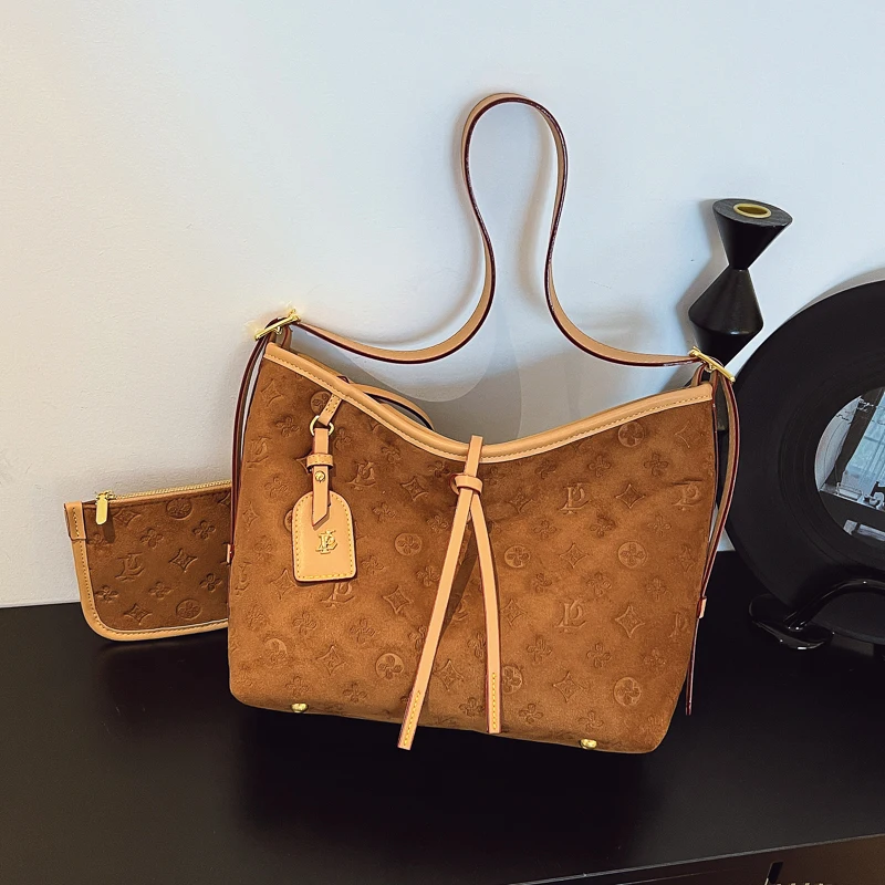 حقيبة ساعي البريد النسائية الأنيقة الكلاسيكية المشهورة، حقيبة كتف جلدية أنيقة للسيدات، حقيبة كروس فاخرة من قبل العلامة التجارية الشهيرة