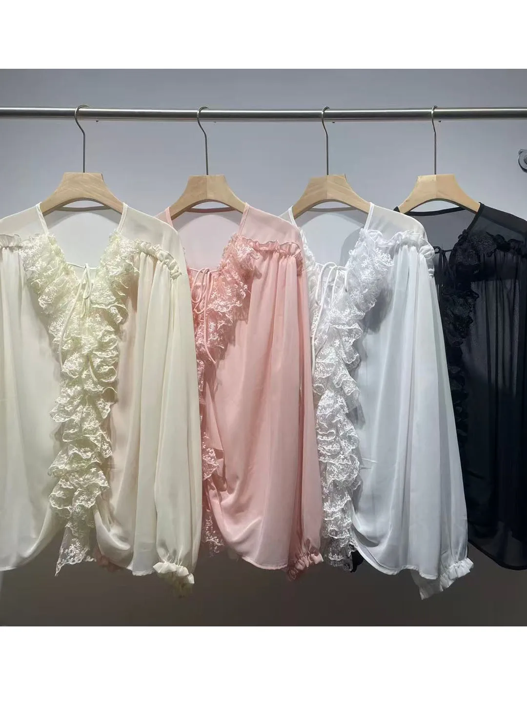 

Новая весенняя женская рубашка с V-образным вырезом, длинным рукавом, кружевным подолом, приталенная, персикового цвета, в корейском стиле, свободного кроя, с поясом