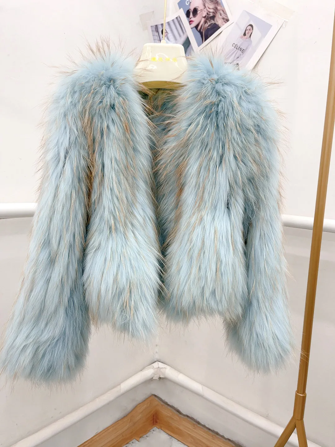BFFUR Winter Overcoat Temperament V-Collar Outerwear Short Real Natural Raccoon Fur Jacket New Fluffy Luxury Fur Coat Women