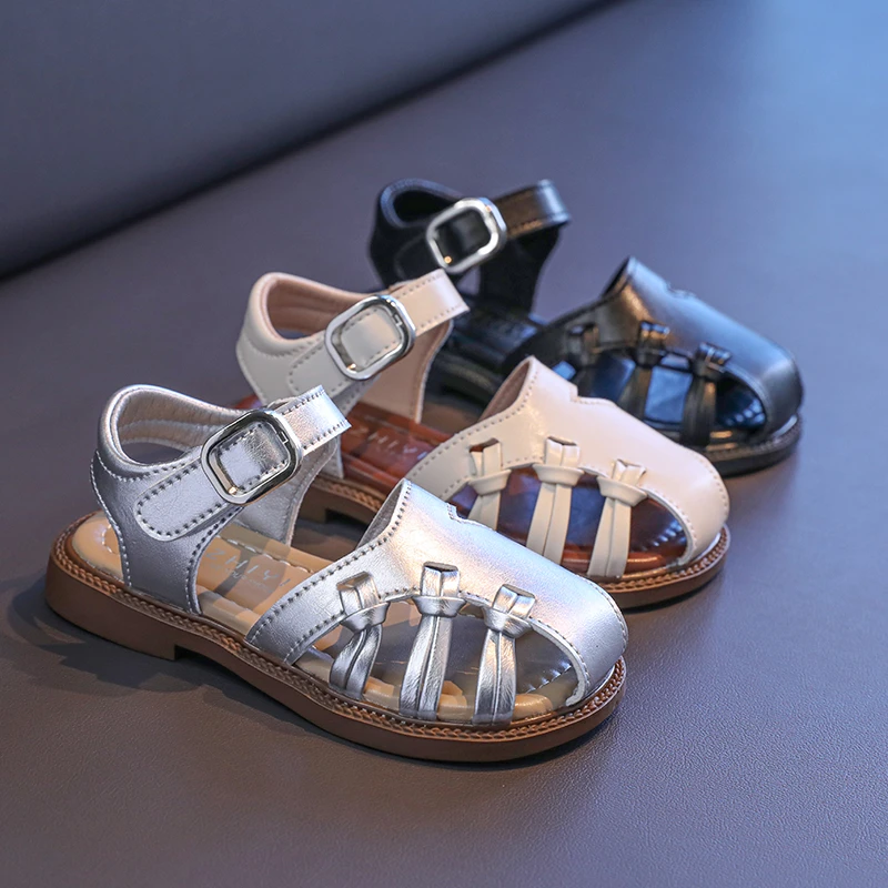 

Girls' Fashion Hollow Breathable Casual Baotou Sandals 2025 Summer New Korean Children's Soft-soled Non-slip Joker Sandals.
