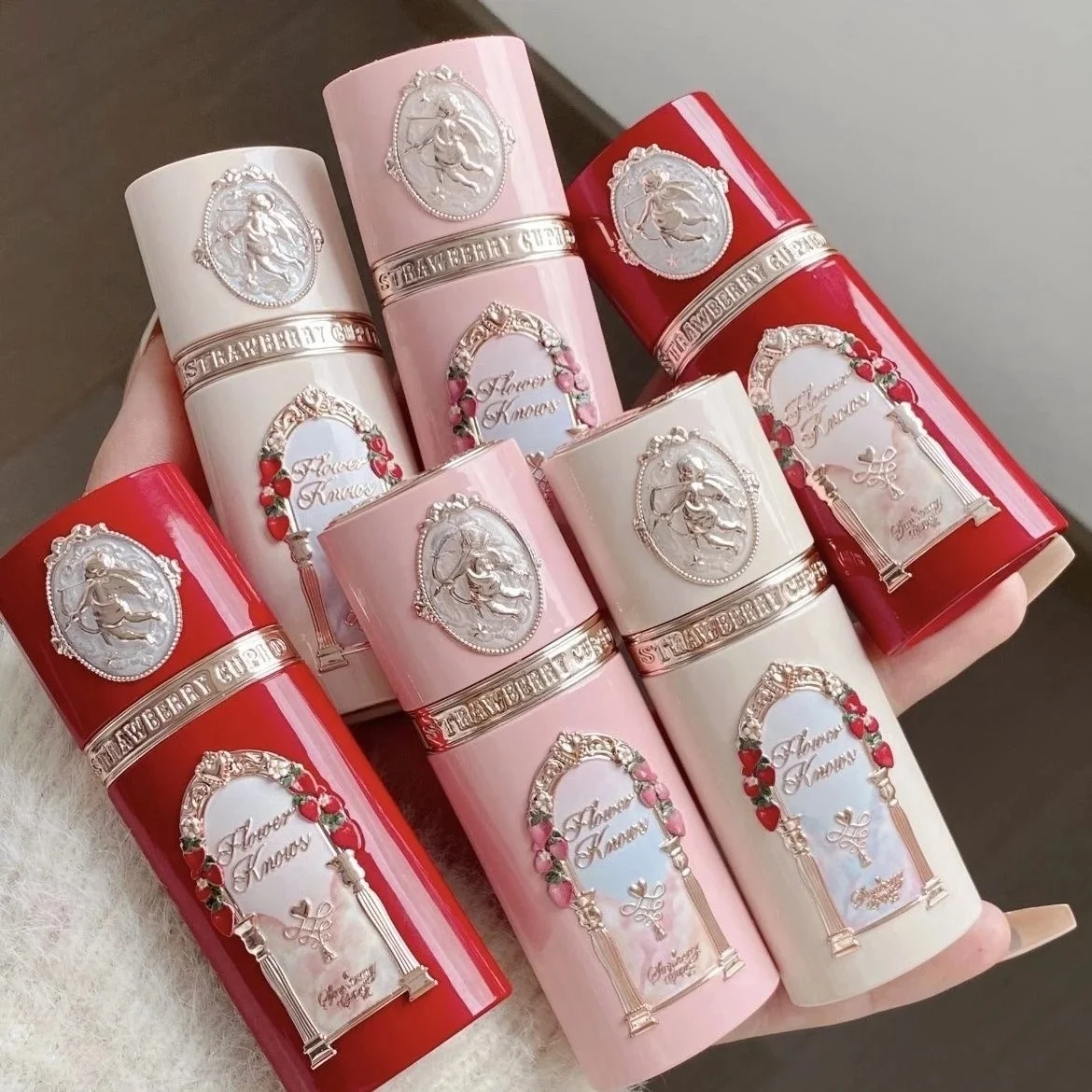 Flower Knows Fard alla fragola Rosa liquida Polvere a bassa saturazione Fard Mousse Matte Rouge naturale Illumina il contorno delle guance del viso