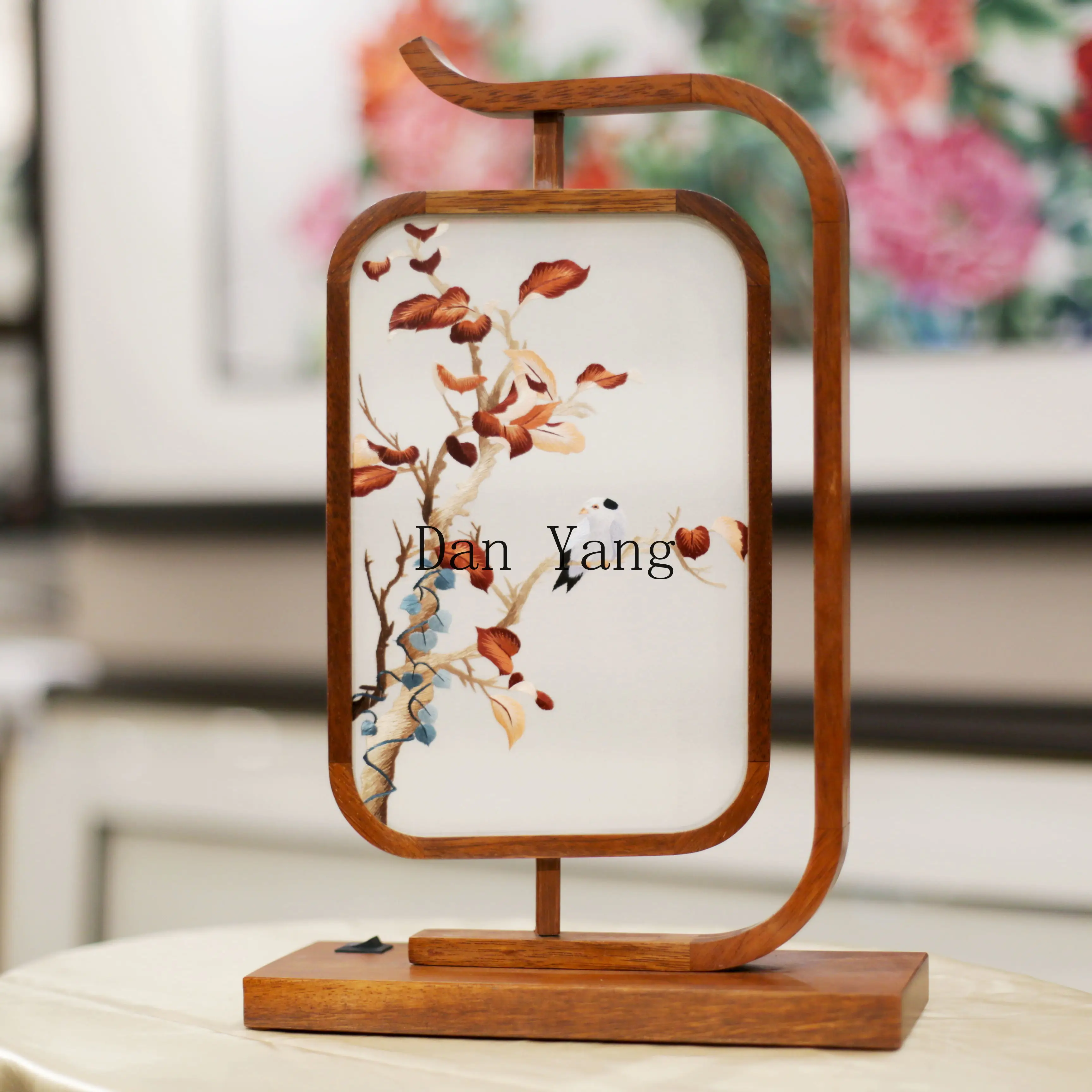 YJ ornament double-sided embroidery handmade embroidery creative home gift Shu Suzhou embroidery gift rosewood lamp