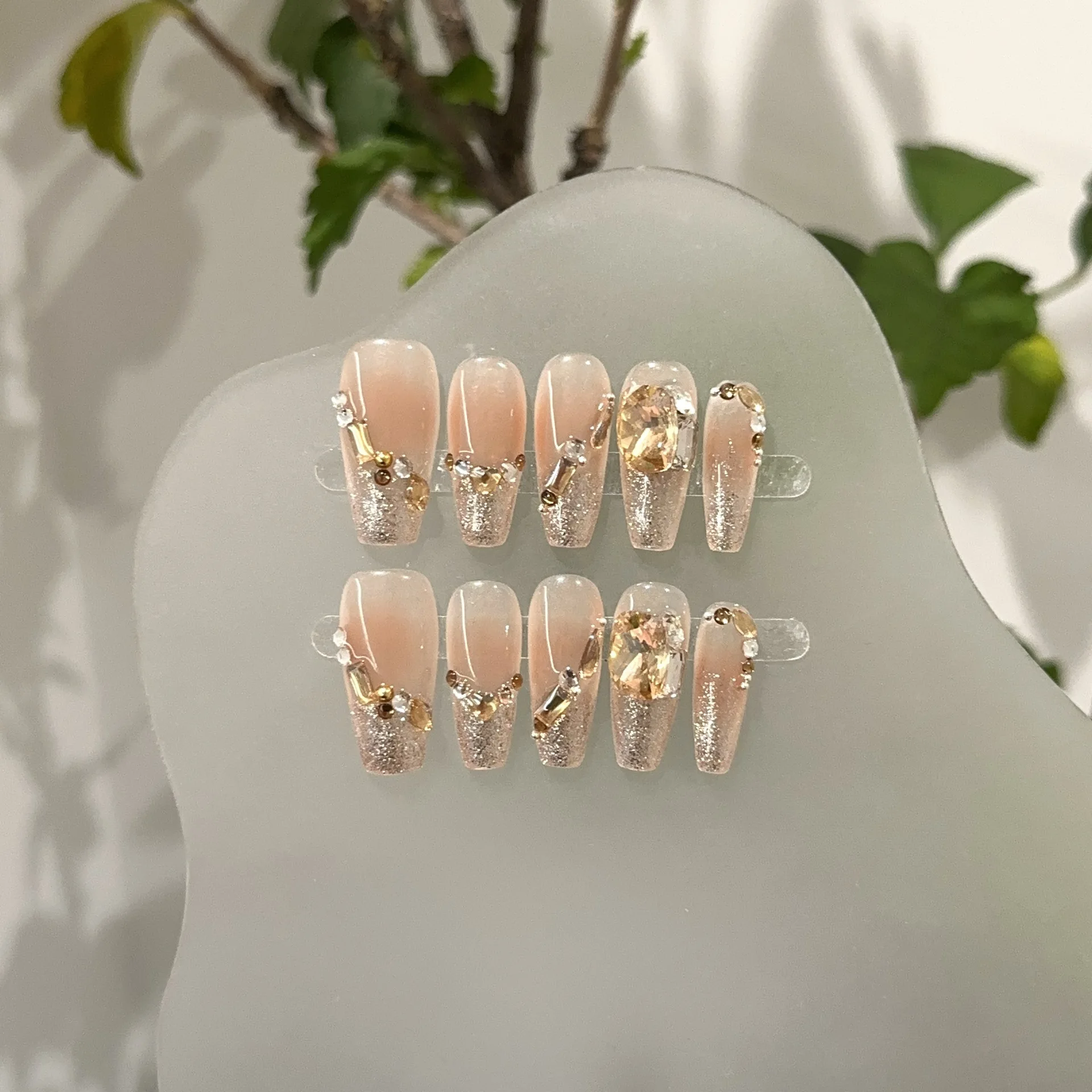 

10pcs Handmade Press on Nails Advanced Sense Autumn and Winter Brown Blush Removable Nail Art Tablets Diamond Flash Fake Nail