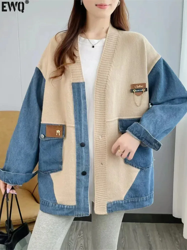 

[EWQ] Fashion Long Sleeve V-neck Spliced Denim Women Knit Cardigan Pockets Design Casual Female Coats 2024 Autumn New 16O1717