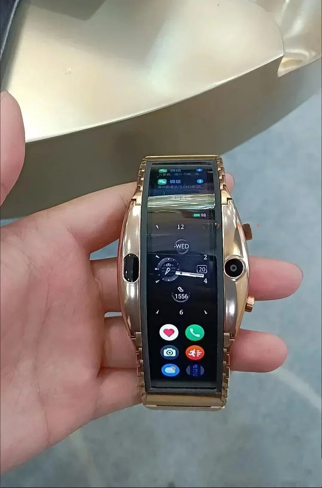 New Watch Watch Foldable Flexible Display Snapdragon 8909W 8GB ROM 4.01 Inch OLED e-sim Call 2nd Gen