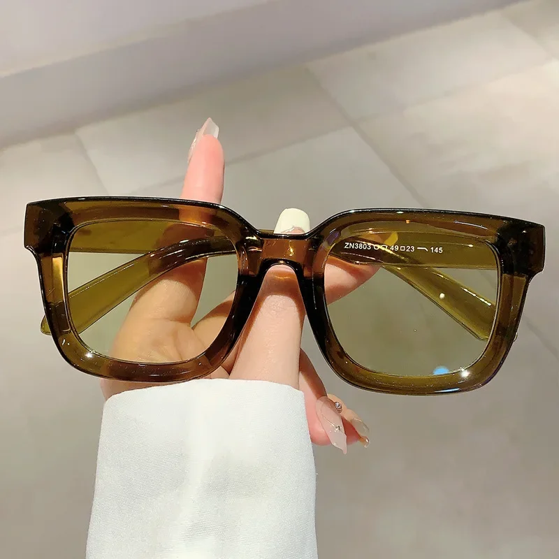 

Designer Classic Vintage Square Sunglasses Women Men Olive Green Glasses Trend Punk Popular Travel Shades