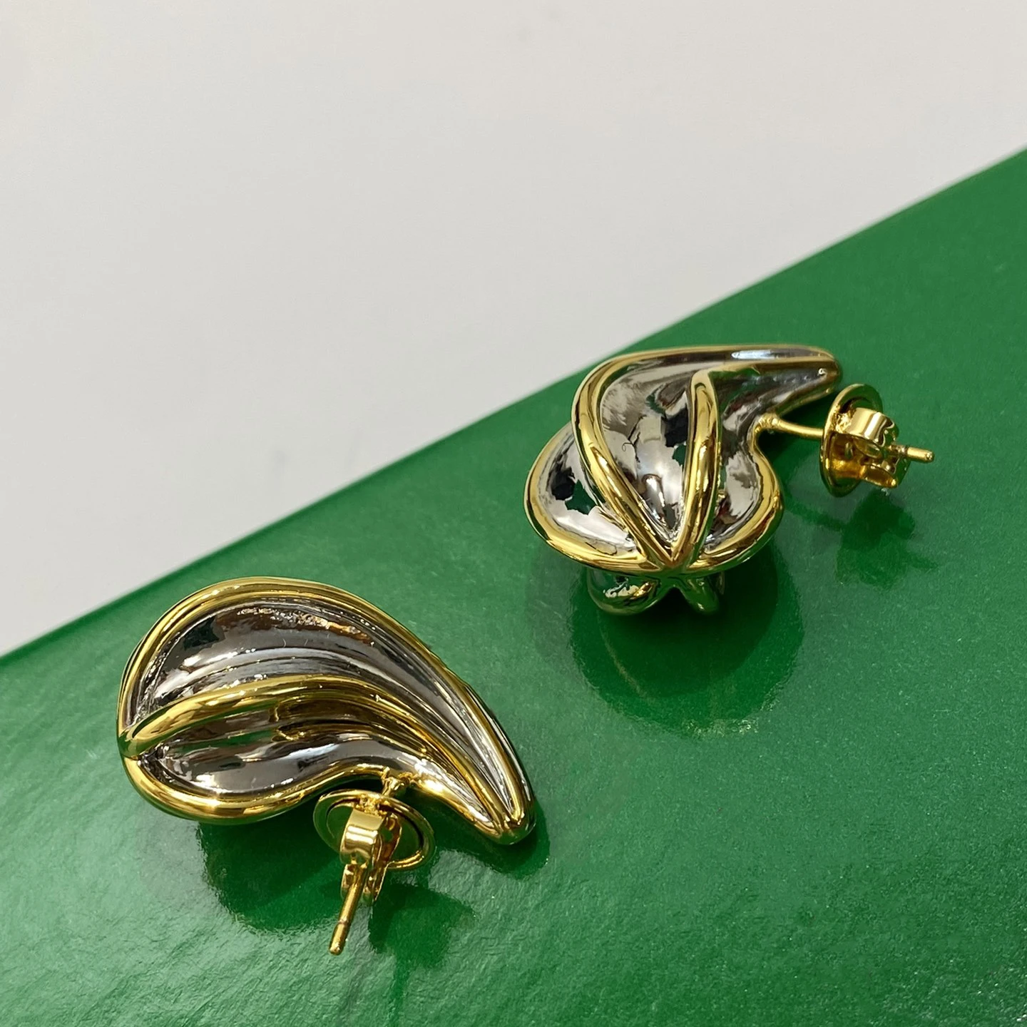 

2025 Europe Fashion Gold Silver Water Droplet Top Quality Earrings Women Popular Luxury Jewelry Accessories