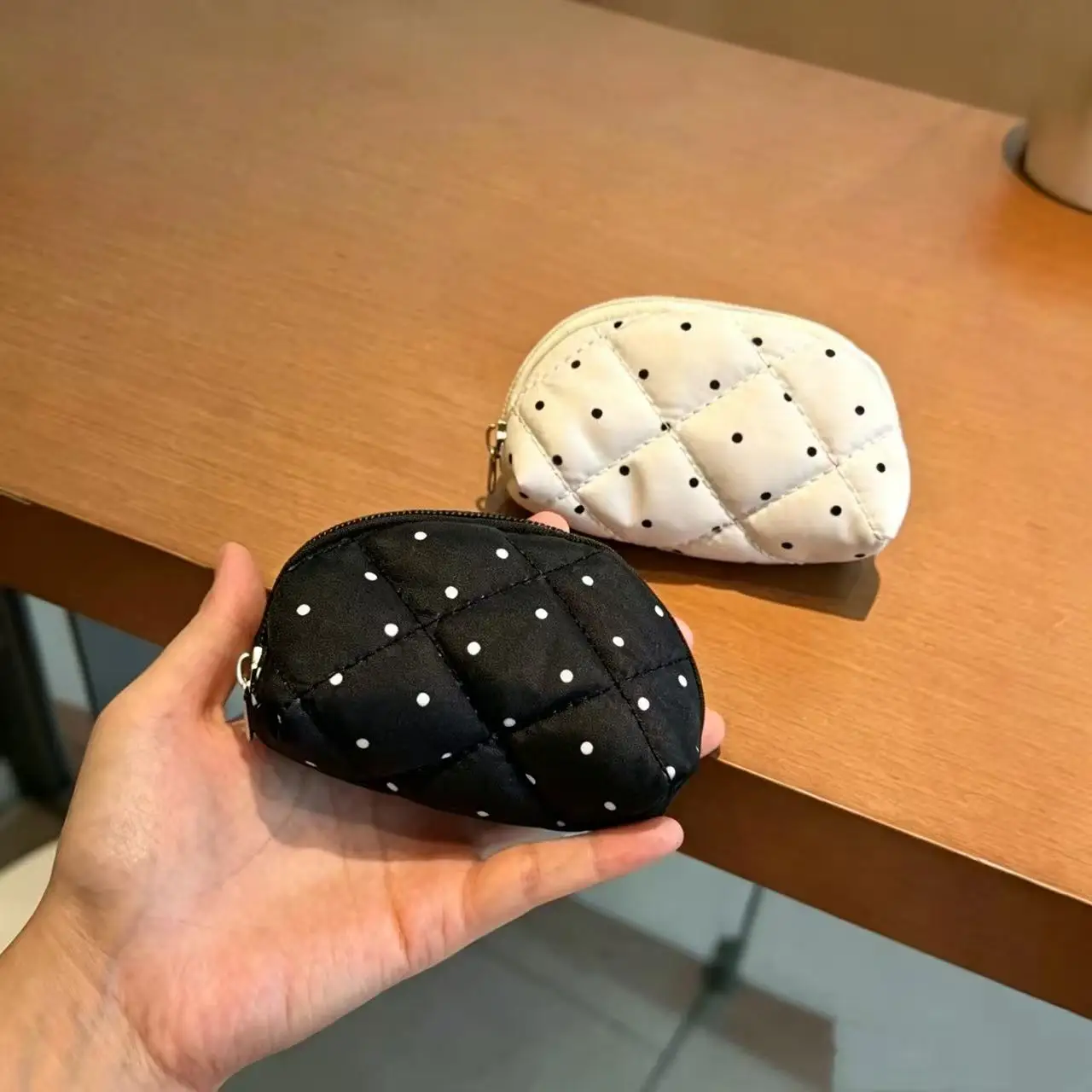 Korean Girl Heart Wave Point Classic Shell Earphone Bag Mini Compact High Beauty Portable Change Storage Bag Versatile Cute Gift