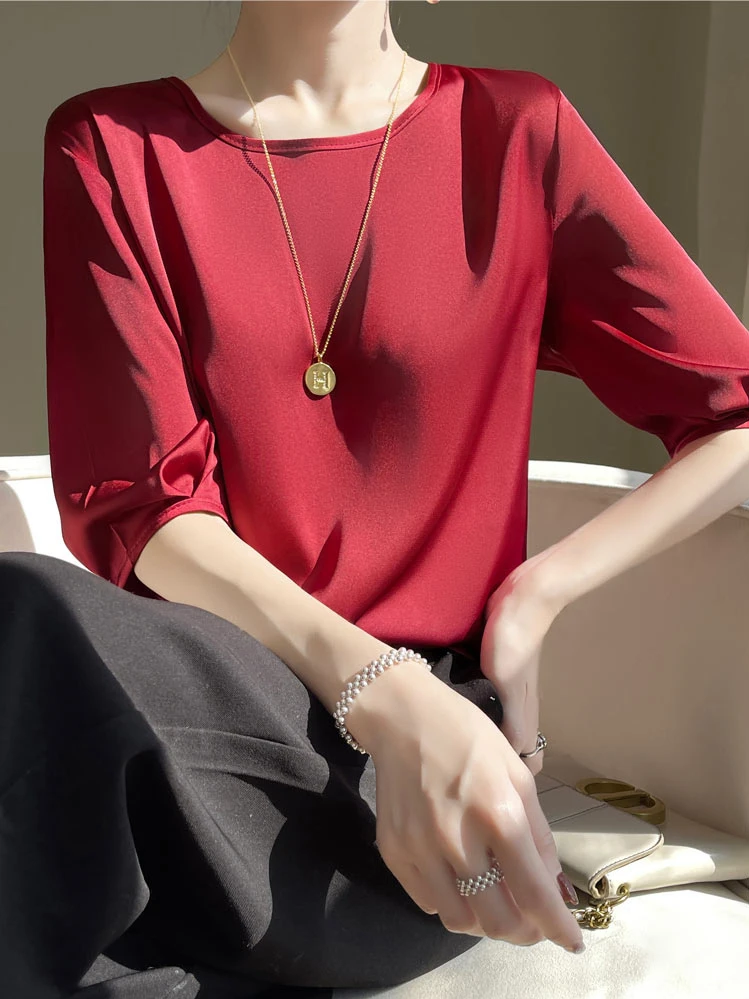 Camisa Feminina Branca Nova de Cetim com Gola Redonda, Camisa Versátil de Manga Média para o Dia a Dia, Camisa Minimalista para Escritório, Roupas Fem
