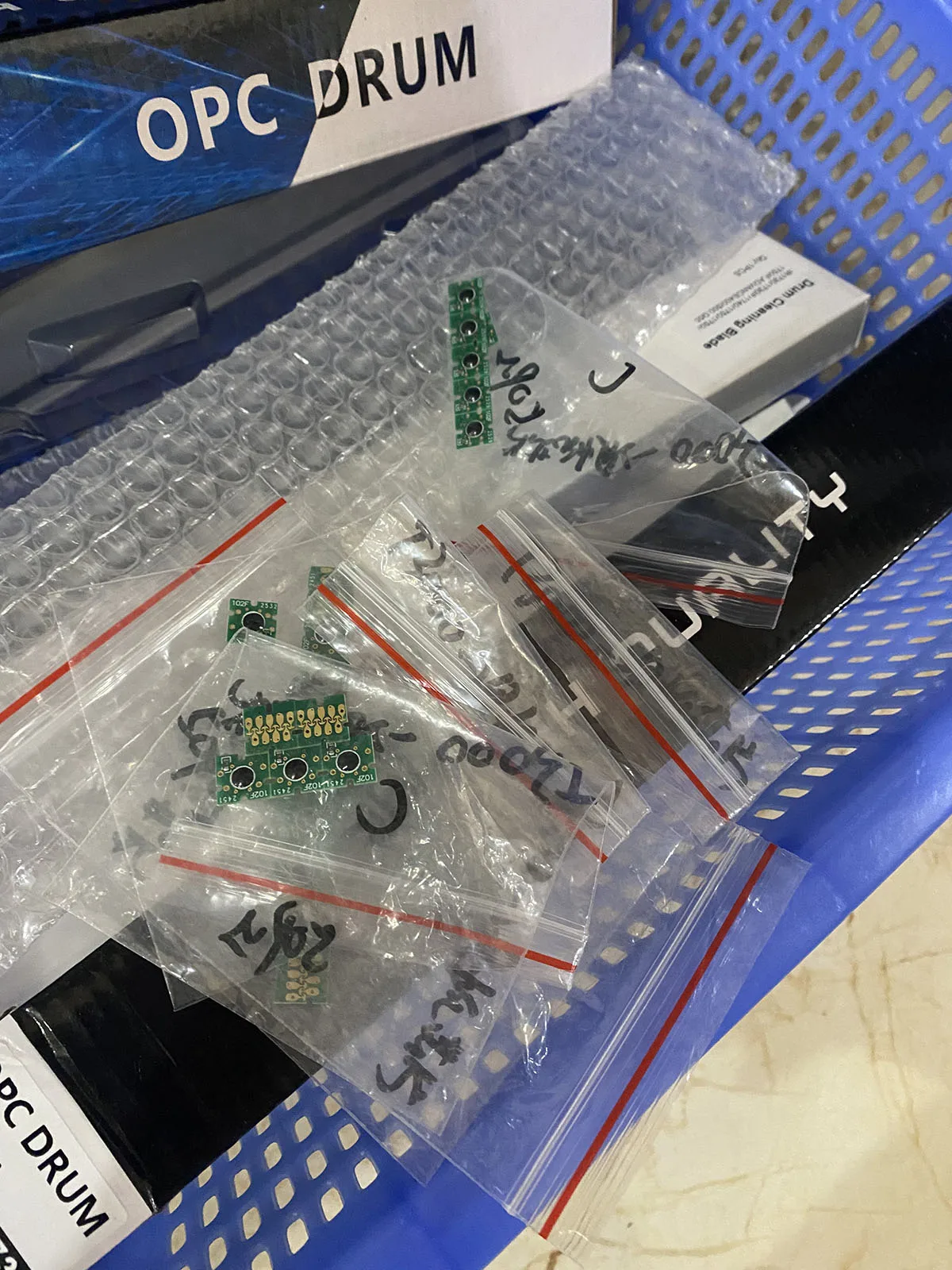 

Чип картриджа T6941-T6945 для принтера Epson SureColor T3000 T5000 T7000 T3070 T5070 T7070 T3200 T5200 T7200 T3270 T5270 T7270