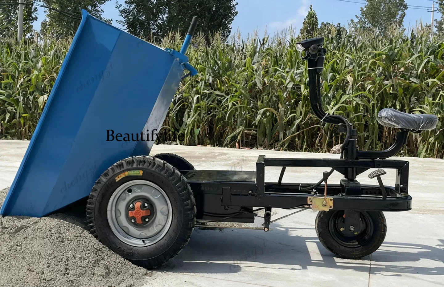 Agricultural breeding electric tricycle construction site project brick pulling, transportation, dump truck