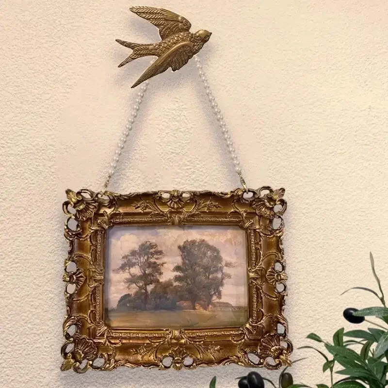 

Vintage Golden Hollow Frame with Classic French Photo for Creative Living Room Decor Wall Decoration