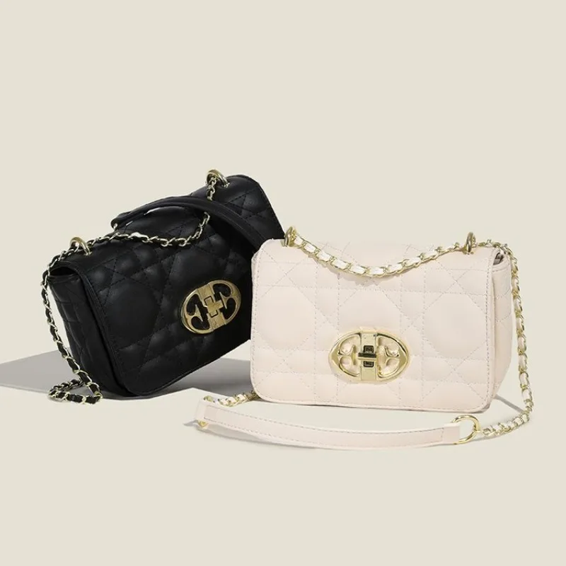 

Portable All Weather Crossbody Bag For Women Water Repellent Underarm Shoulder Bag For Commuting In Any Season